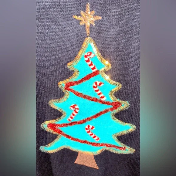 Knit Christmas sweater with leopard printed neck and sleeves - Picture 8 of 9